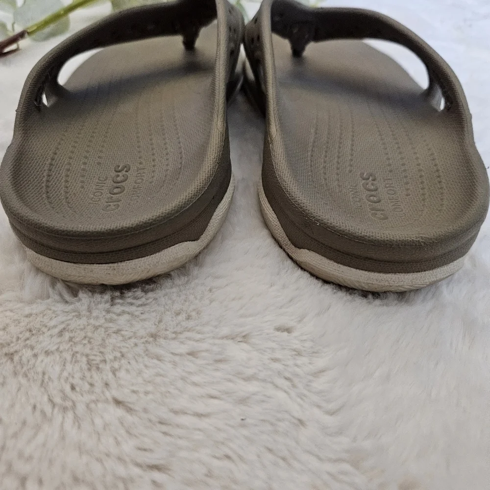 CROCS Mens Flip Flops Sz 8